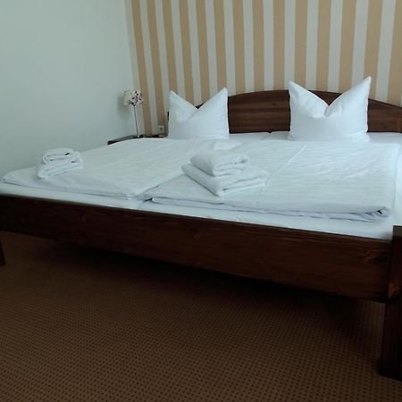 Pension & Restaurant "Alte Schule" Kluis Δωμάτιο φωτογραφία