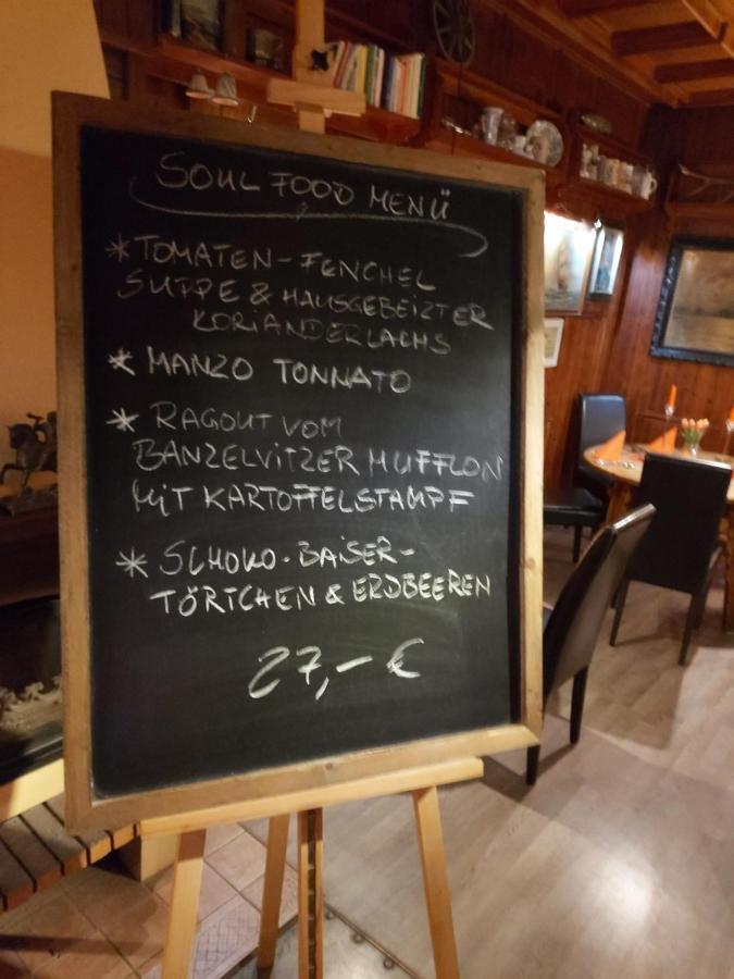 Pension & Restaurant "Alte Schule" Kluis Εξωτερικό φωτογραφία