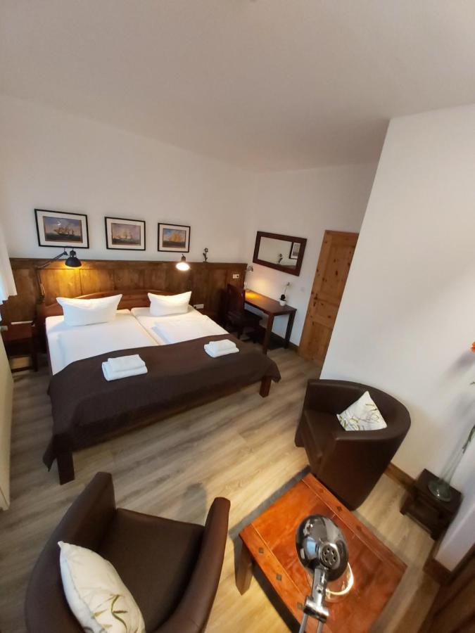 Pension & Restaurant "Alte Schule" Kluis Εξωτερικό φωτογραφία