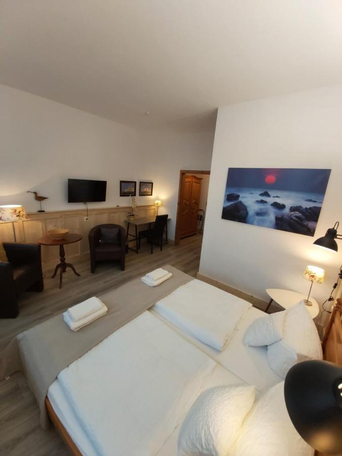Pension & Restaurant "Alte Schule" Kluis Εξωτερικό φωτογραφία