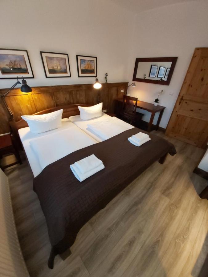 Pension & Restaurant "Alte Schule" Kluis Εξωτερικό φωτογραφία