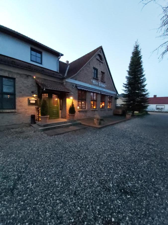 Pension & Restaurant "Alte Schule" Kluis Εξωτερικό φωτογραφία