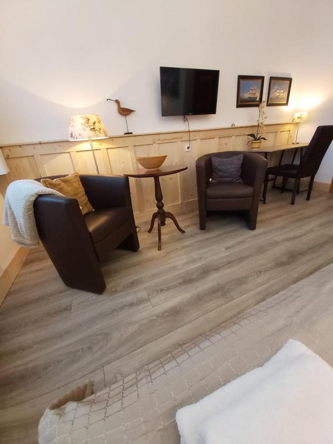 Pension & Restaurant "Alte Schule" Kluis Εξωτερικό φωτογραφία