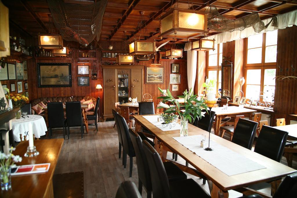 Pension & Restaurant "Alte Schule" Kluis Εξωτερικό φωτογραφία