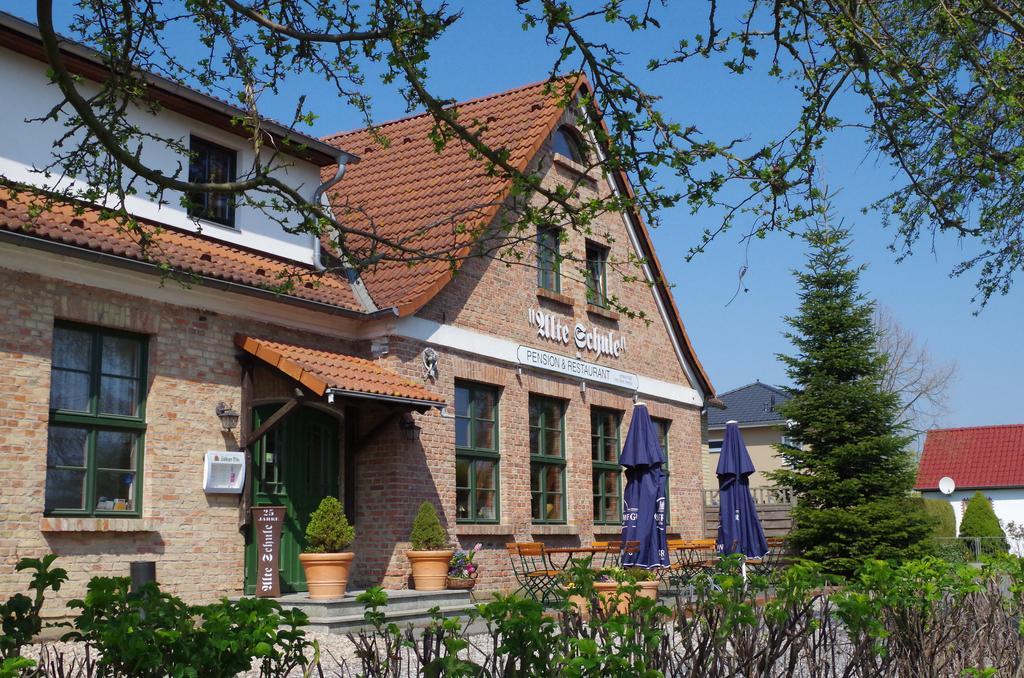 Pension & Restaurant "Alte Schule" Kluis Εξωτερικό φωτογραφία