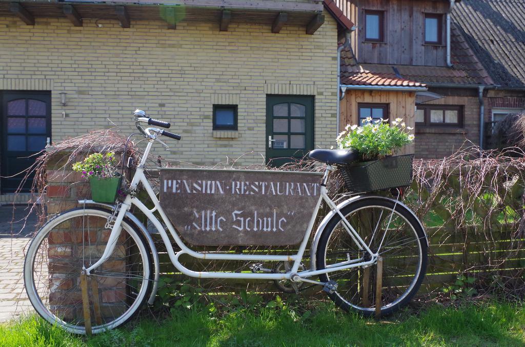 Pension & Restaurant "Alte Schule" Kluis Εξωτερικό φωτογραφία
