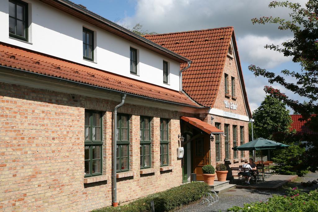 Pension & Restaurant "Alte Schule" Kluis Εξωτερικό φωτογραφία