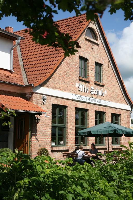 Pension & Restaurant "Alte Schule" Kluis Εξωτερικό φωτογραφία